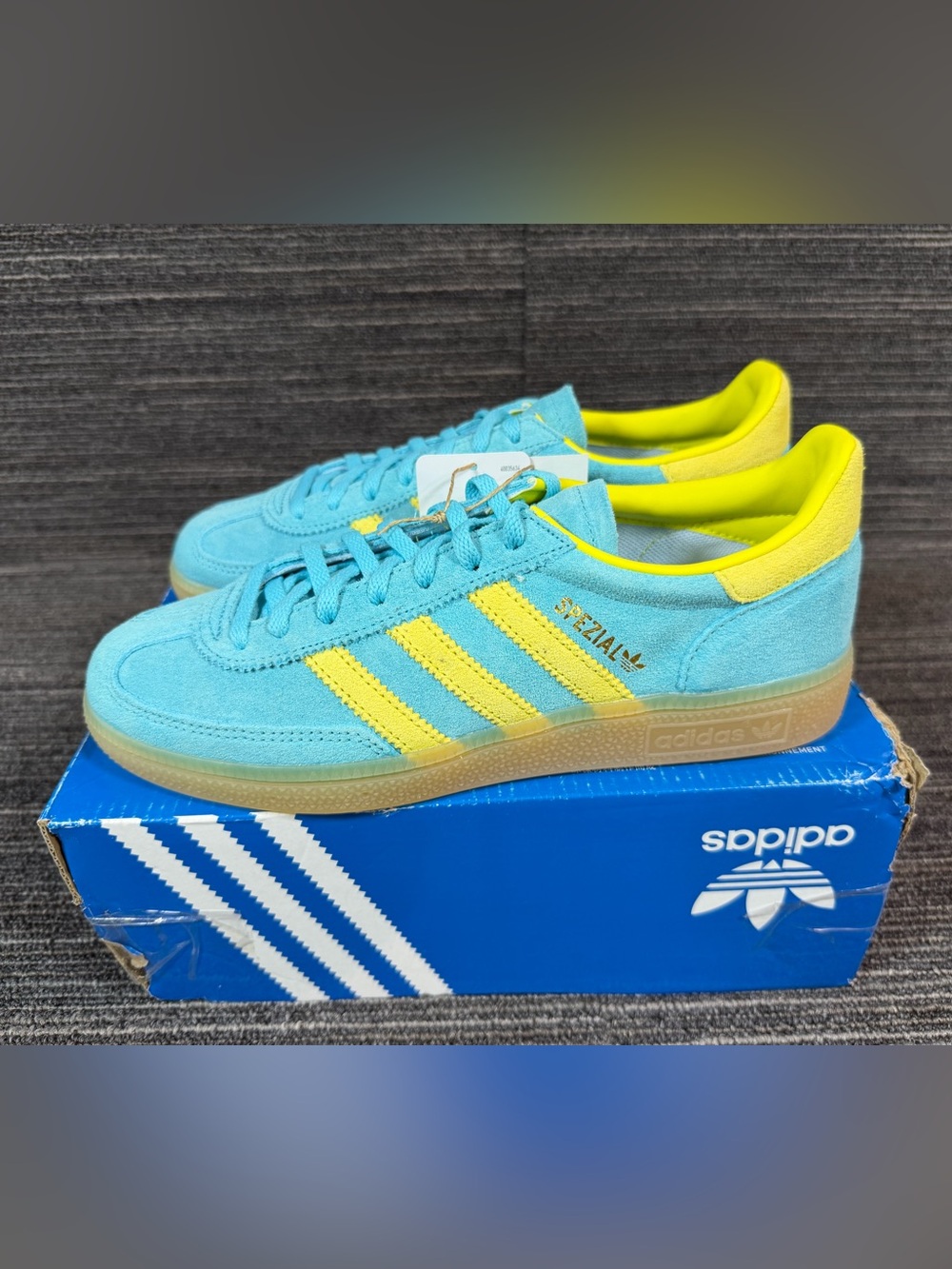 adidas Handball Spezial Blue Glow/Bright Yellow Gum Sole Suede Women’s 7.5 New - Picture 2 of 9